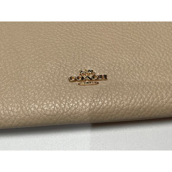 Coach X Peanuts Corner Zip Wristlet W/ Snoopy & Friends Peanuts Motif - Picture 6 of 10